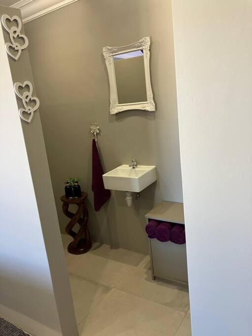 Stellies Accommodation - Room 2 Кетмансхоп Екстериор снимка