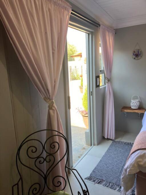 Stellies Accommodation - Room 2 Кетмансхоп Екстериор снимка
