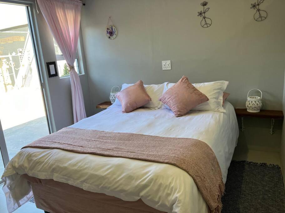 Stellies Accommodation - Room 2 Кетмансхоп Екстериор снимка