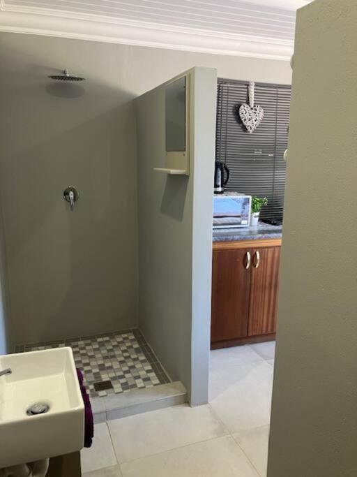 Stellies Accommodation - Room 2 Кетмансхоп Екстериор снимка