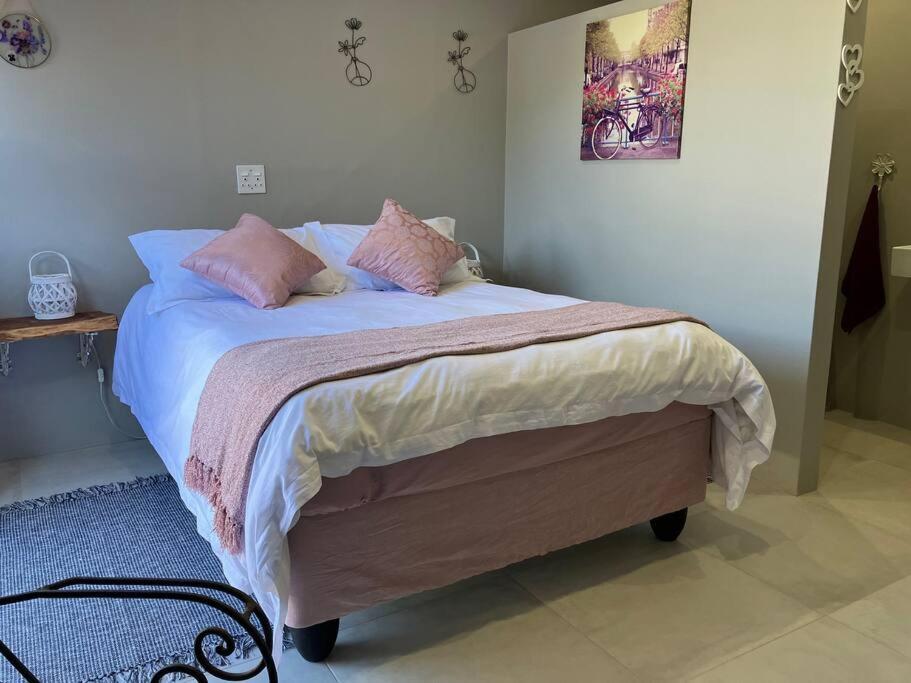 Stellies Accommodation - Room 2 Кетмансхоп Екстериор снимка